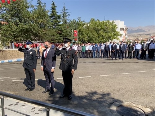 İlçemizde 30 Ağustos Zafer Bayramı'nın 99.yıl Dönümü Cumhuriyet Meydanında Düzenlenen Töreni ile Kutlandı.